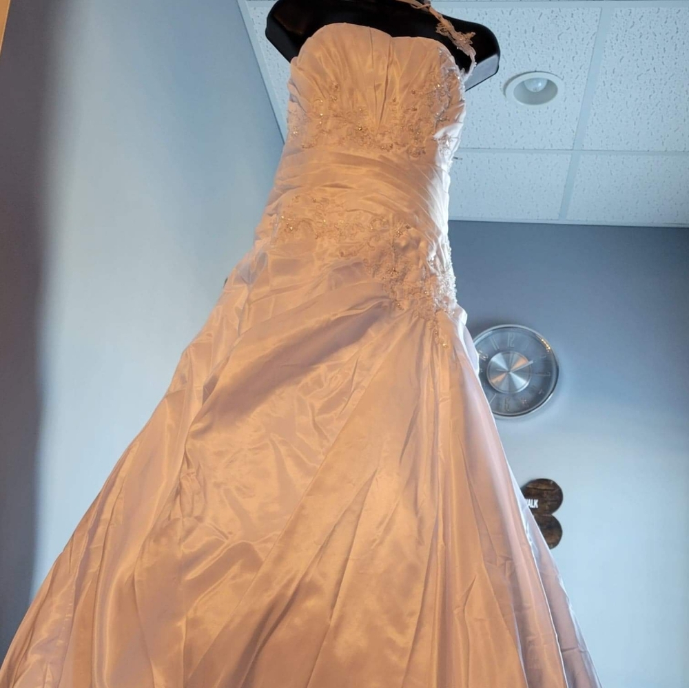New Strapless Wedding Dress